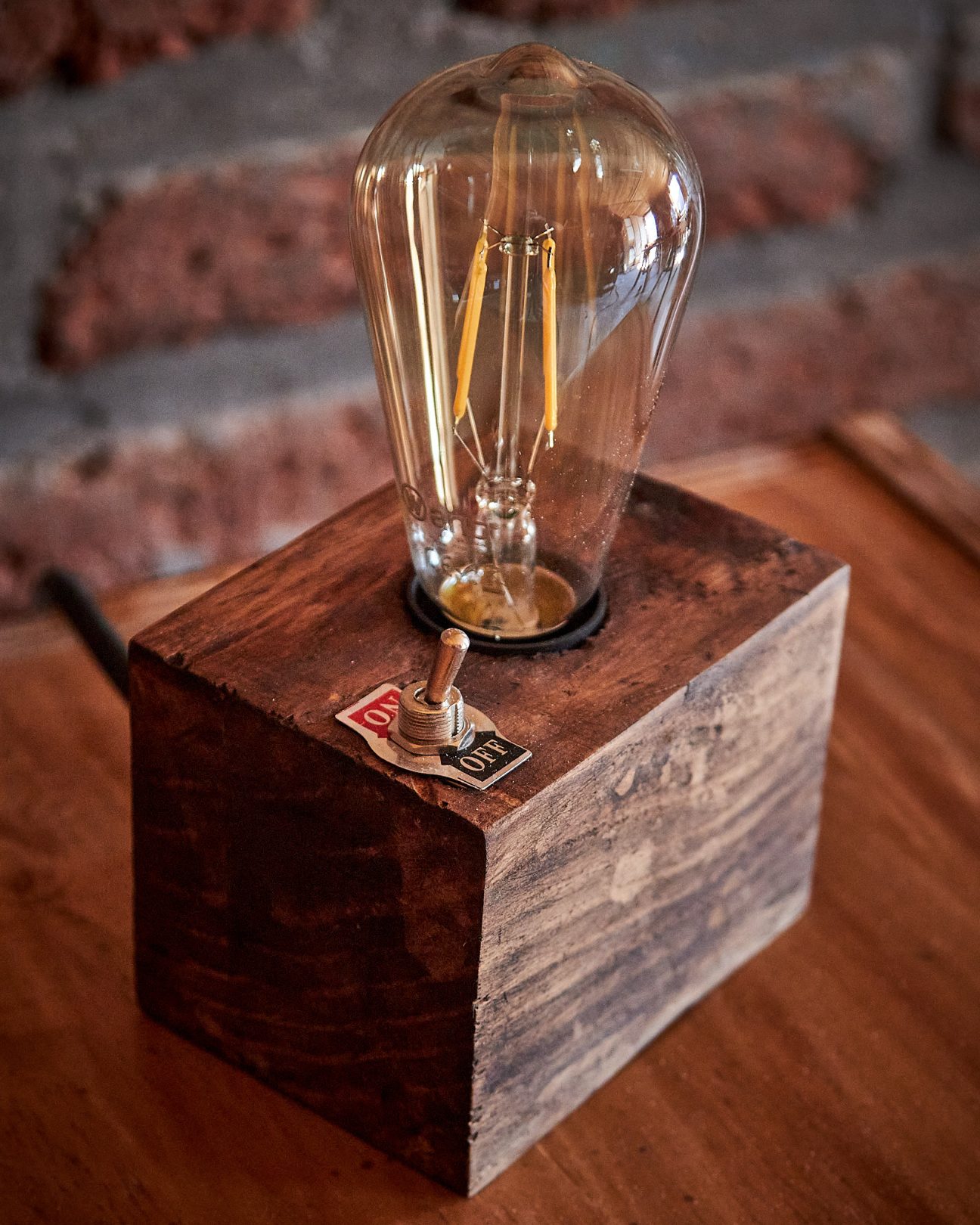 Lampara Cubo con interruptor ON/OFF