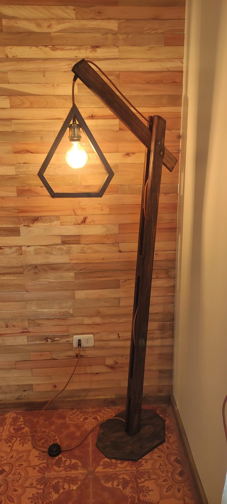 Lampara pie modelo Garza - Imagen 3